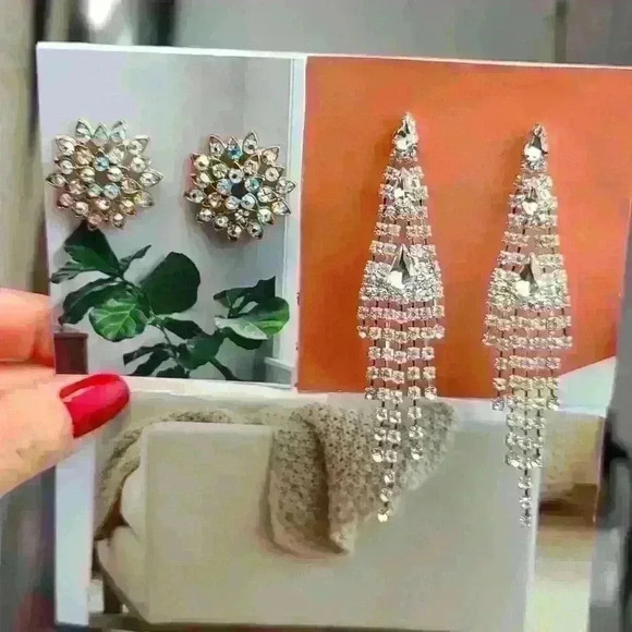 Aurora rhinestones earrings bundle - Picture 6 of 17